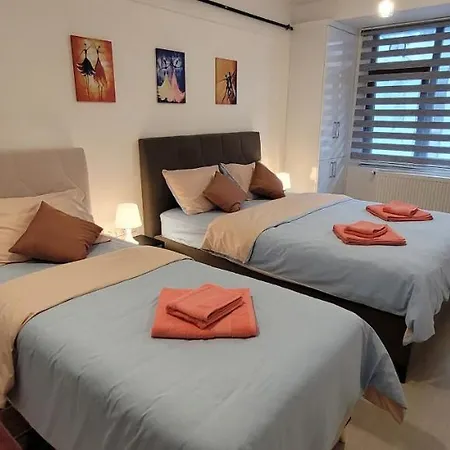 1 Min To Metro, Cosy Flat For 8 Guests, 1st Floor * イスタンブール