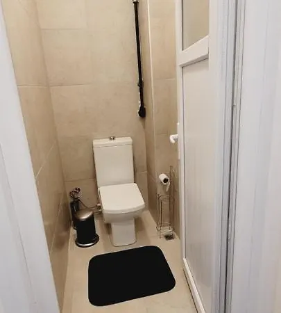1 Min To Metro, Cosy Flat For 8 Guests, 1st Floor アパート
