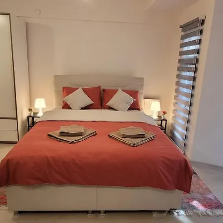 1 Min To Metro, Cosy Flat For 8 Guests, 1st Floor Istanbul