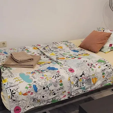 1 Min To Metro, Cosy Flat For 8 Guests, 1st Floor Διαμέρισμα