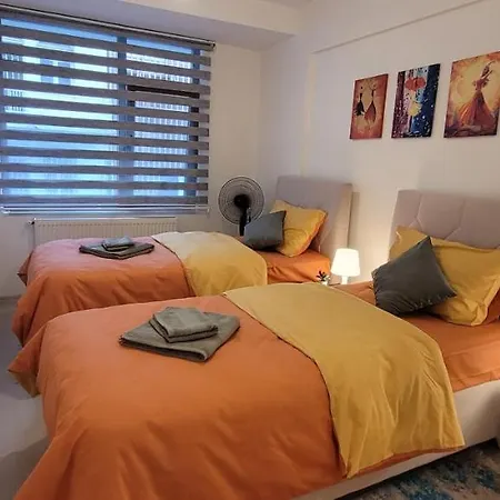 1 Min To Metro, Cosy Flat For 8 Guests, 1st Floor *