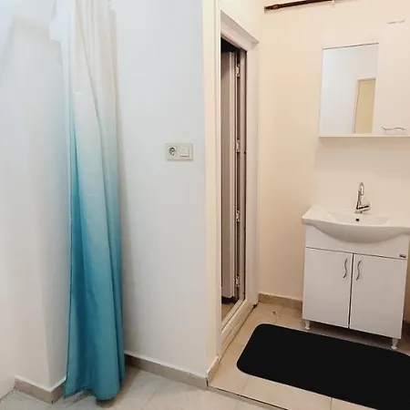 1 Min To Metro, Cosy Flat For 8 Guests, 1st Floor Διαμέρισμα
