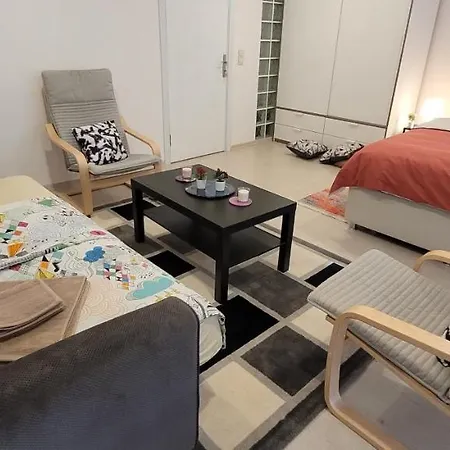1 Min To Metro, Cosy Flat For 8 Guests, 1st Floor *